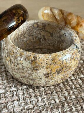 Fish Roe Agate Bangle